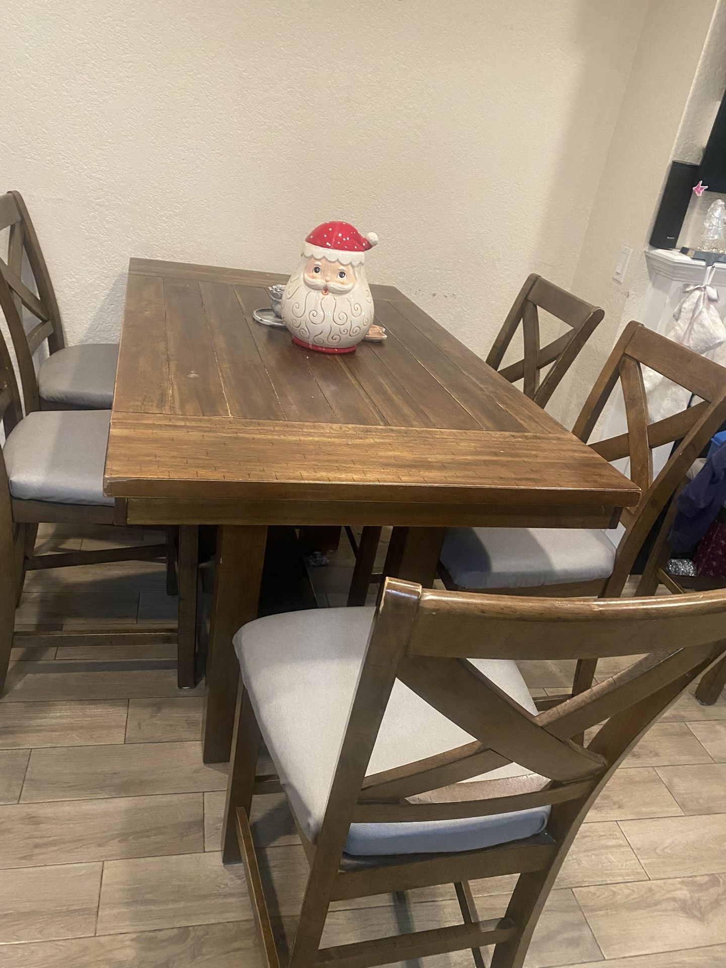 Counter Top Dining Set In Very Good Conditions