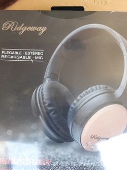 Bluetooth stereo headset plays mini SD card