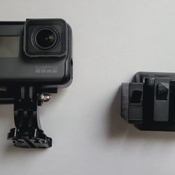 GoPro Hero 5 - Action Camera w 4 Batteries / Charger / Mount