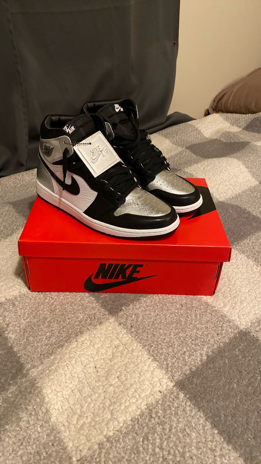 Jordan 1 Retro High Silver Toe