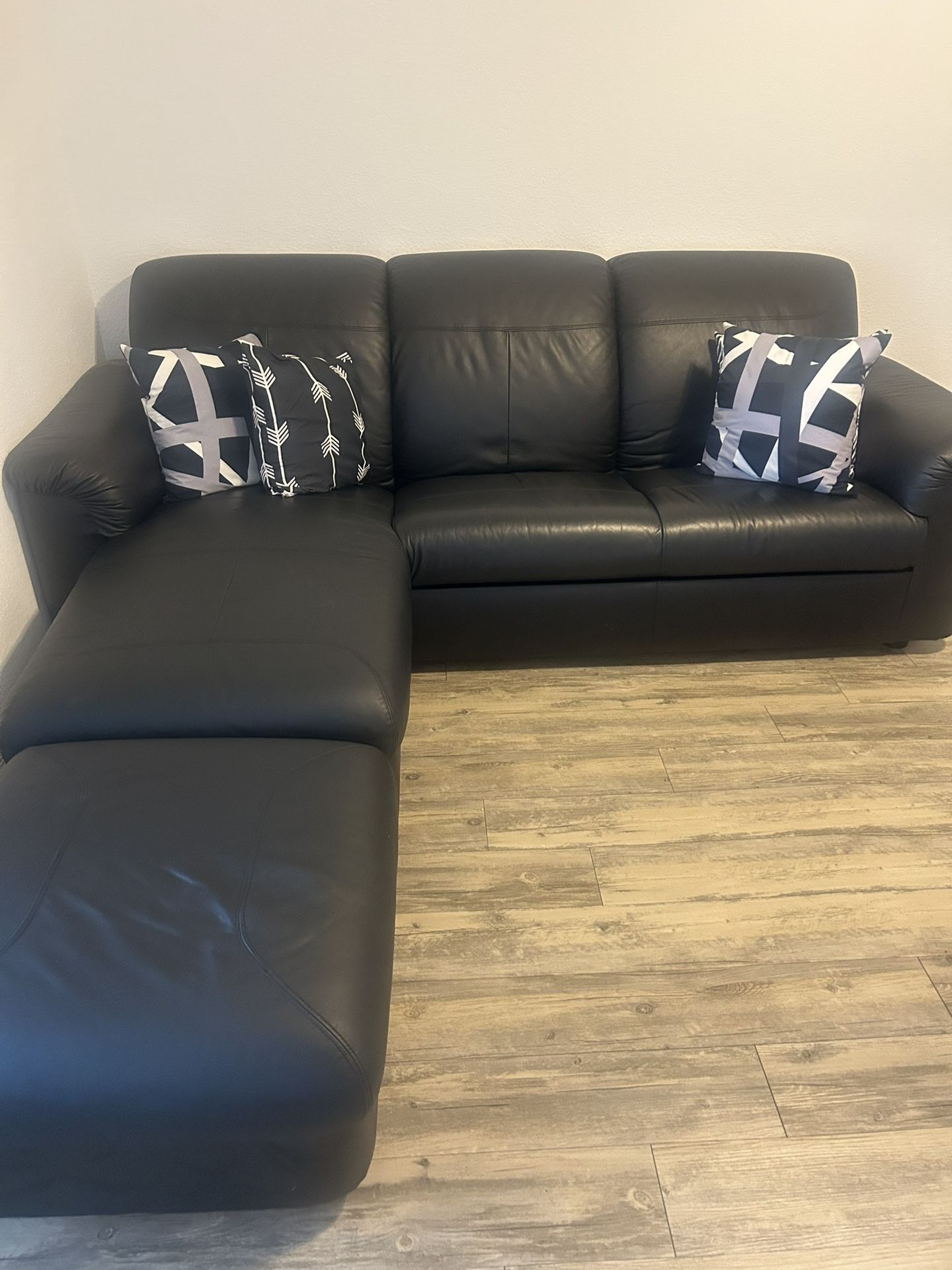 L - Sectional Couch W/ Pillows