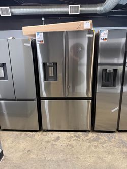 SAMSUNG MEGA CAPACITY 3-DOOR FRENCH DOOR REFRIGERATOR WITH 4 ICE TYPES IN STAINLESS STEEL 🔥