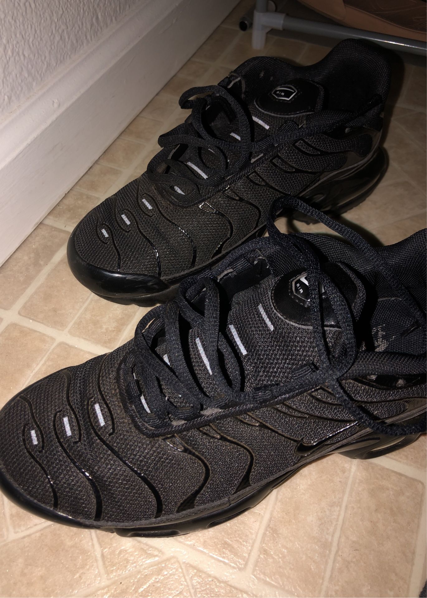 Nike Air Maxes Size 6.5 Boys