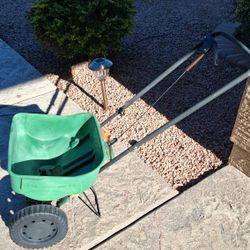 Scotts Broadcast Spreader 