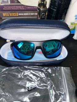 runcl sunglasses brand new!!! 20$