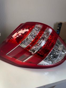 2009-2012 Toyota RAV4 tail lamp