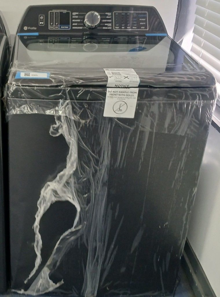 Brand New GE Washer
(Scratch & Dent Unit)
Comes w/ Warranty 
Delivery Available 