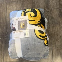 NWT Harry Potter Hufflepuff Blanket 