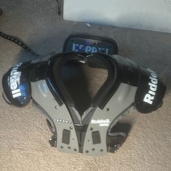 Riddel shoulder pads with backplate
