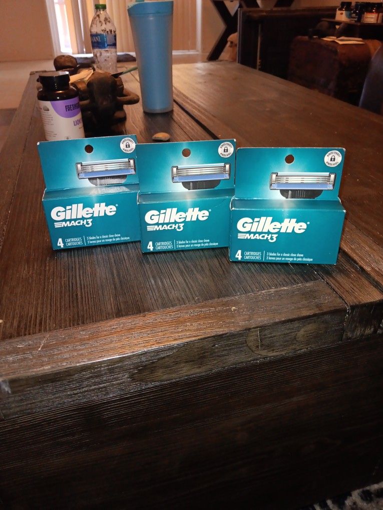 Gillette MACH 3*** 4 CARTRIDGES/ 3 Packin