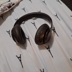 Headphones. Make Me A Offer!!!