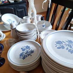 Pfaltzgraff Yorktown Set