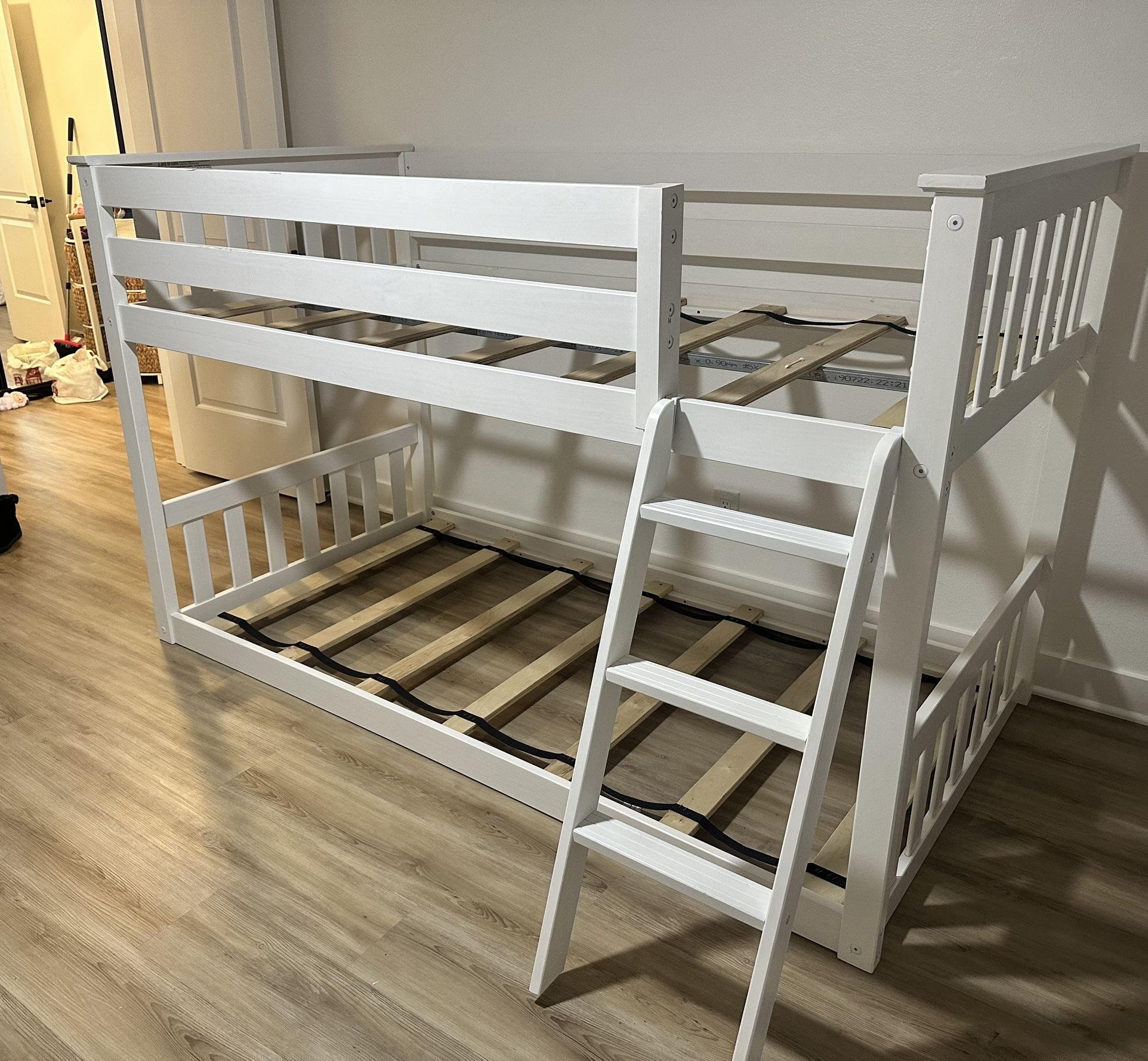White Twin/Twin Bunk Beds 