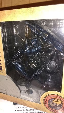 Alien queen model kit