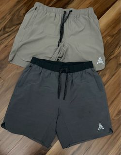 2 - Palm Tree emblem Men’s Shorts Lined Med