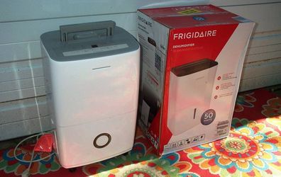 DEHUMIDIFIER Frigidaire Electrolux 50 Pint Model FFAD5033R1