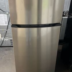 FRIGIDAIRE STAINLESS STEEL 14 CU FT REFRIGERATOR 