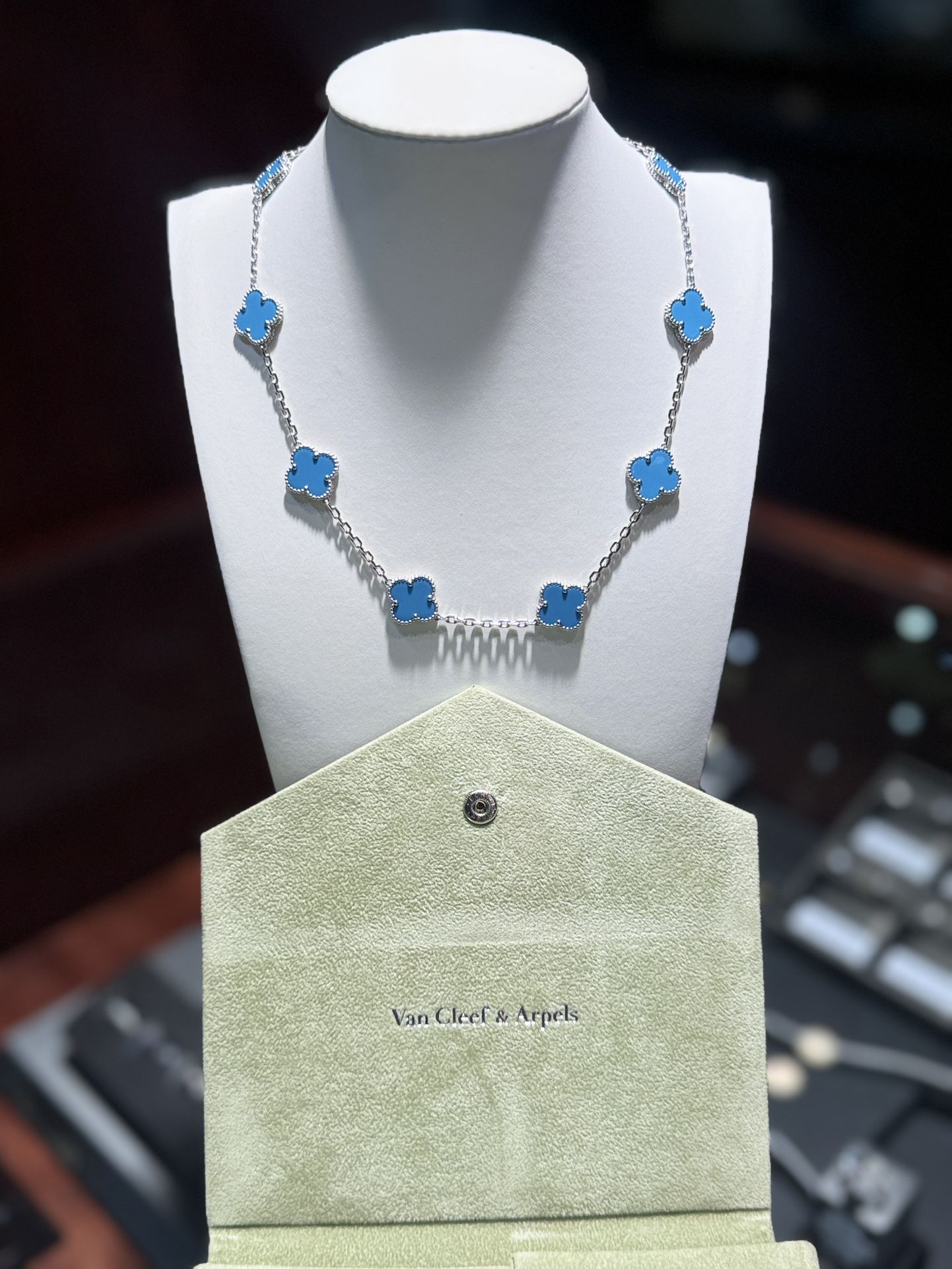 VCA 10 motif Turquoise Necklace