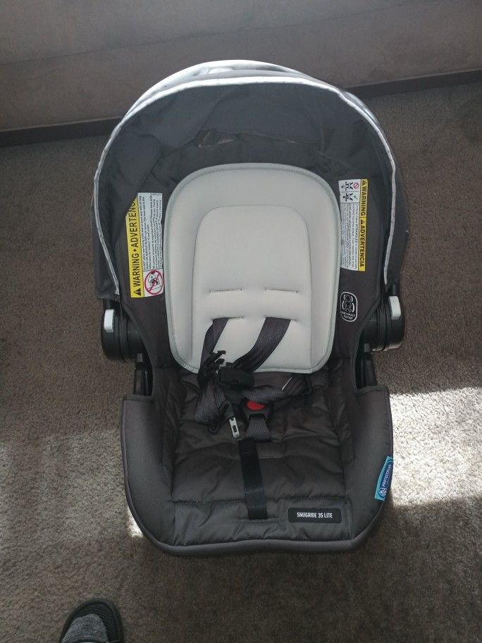 Graco Car Seat And Stroller NEVER USED!!!!!