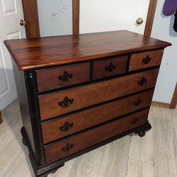 Beautiful 5 Drawer Dresser