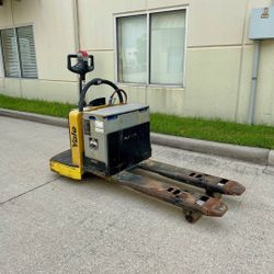 2015 YALE ELECTRIC RIDER PALLET JACK