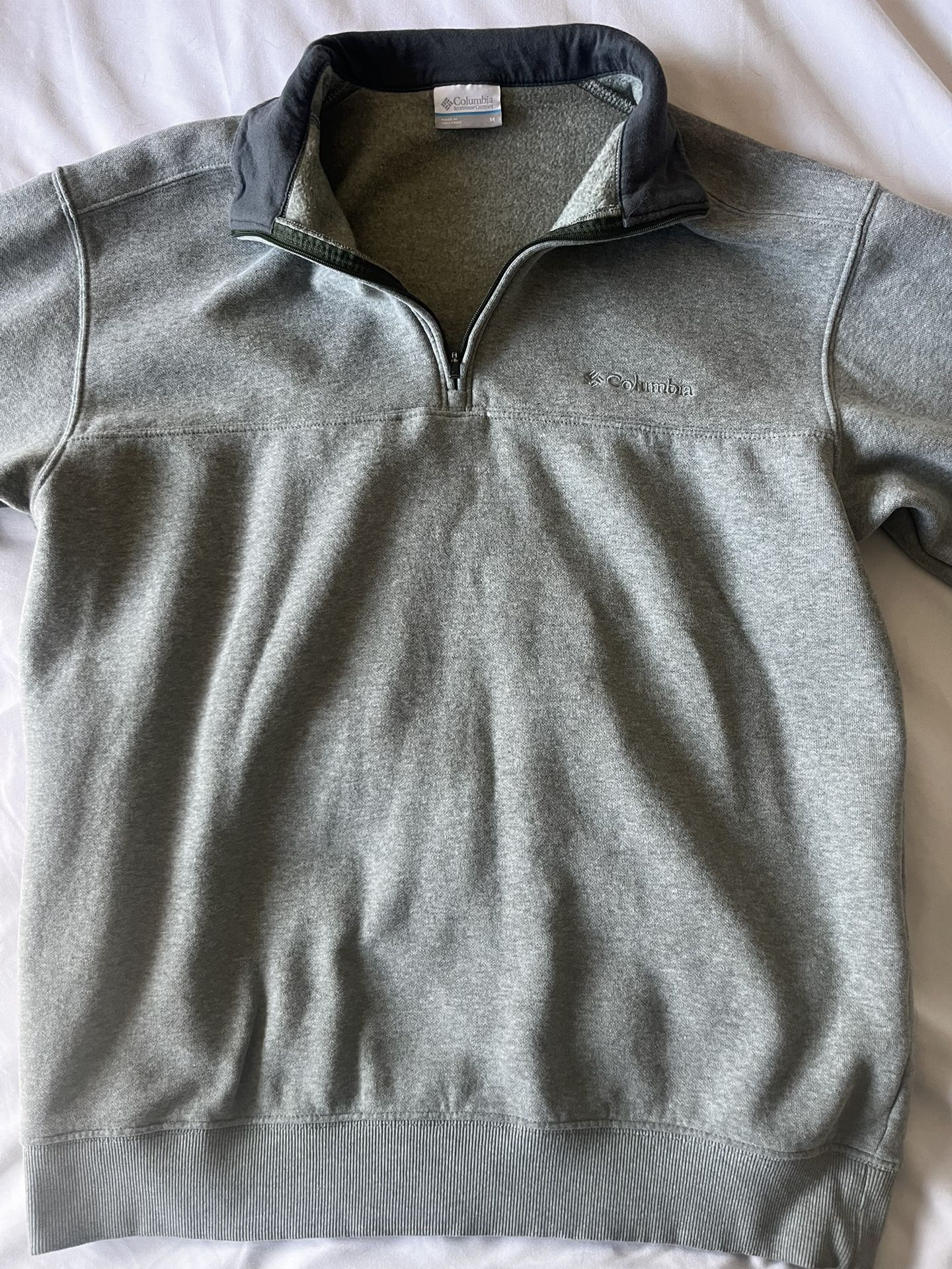 Columbia Mens Medium Gray Sweatshirt.