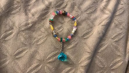 Random beaded bracelet with slight stretchiness