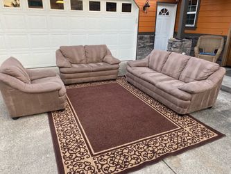 3 Piece couch loveseat chair set - great condition