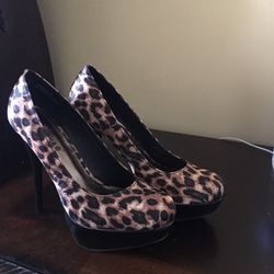 New heels never use (size 6 1/2)