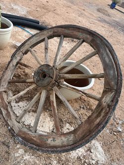Antique wagon wheel