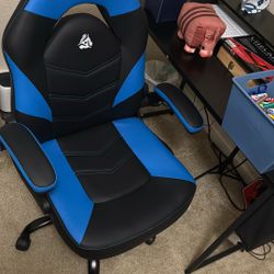 gaming chair with desk