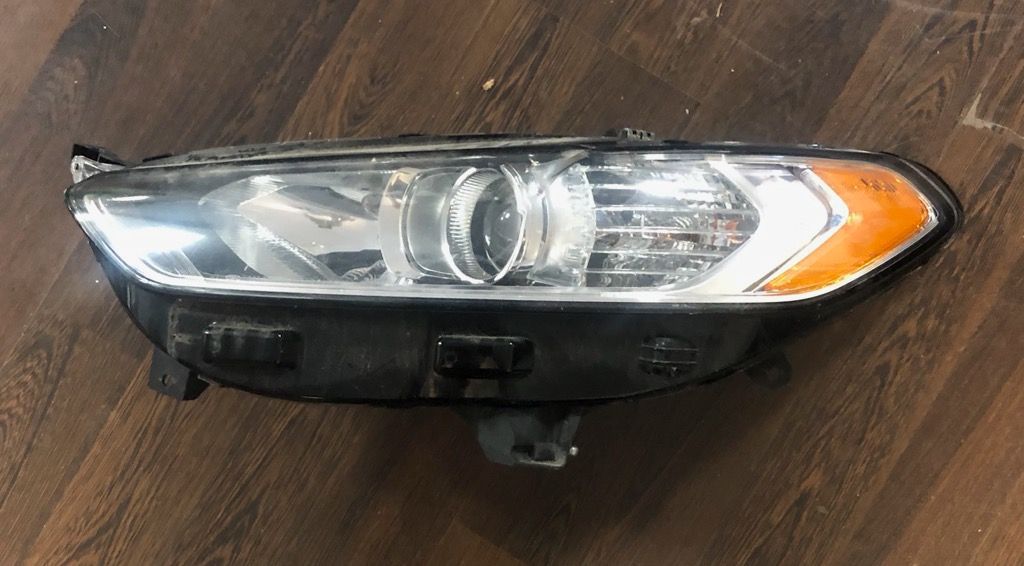 USED REF#1365 || 2013-2016 FORD FUSION || LEFT HAND/DRIVER SIDE HEADLIGHT