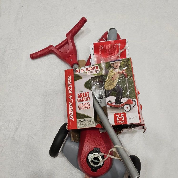 Radio Flyer My 1st Scooter, Kids and Toddler 3 Wheel Scooter, Red Kick Scooter, for Ages 2-5 Years