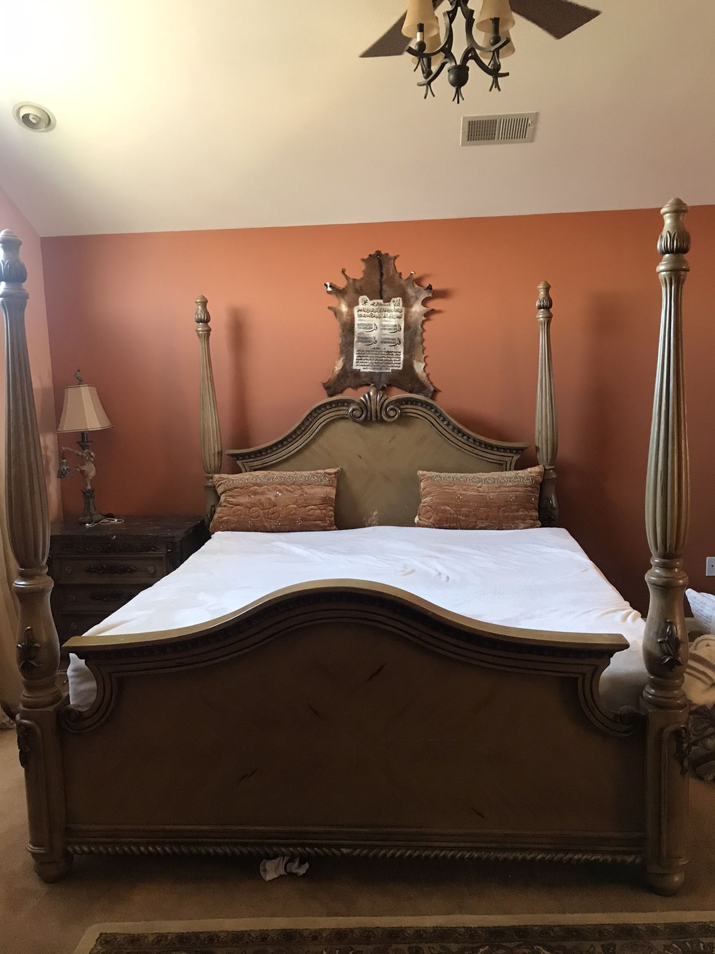 King Sized bed with bedside table and vanity!