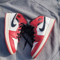 Air Jordan 1 Mid GS Chicago White Sz. 4.5y