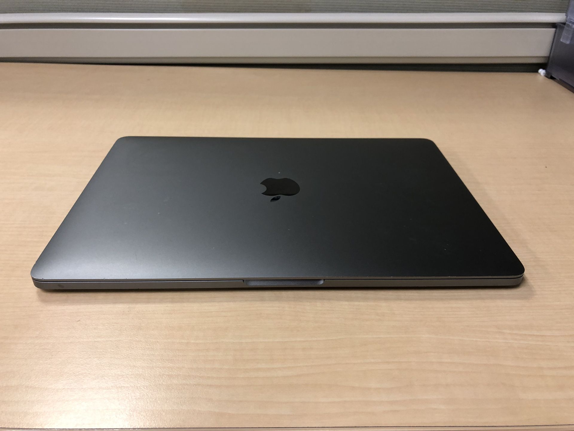 Apple MacBook Pro Retina 13" 2018 Space Gray Core i5 and 256gb ssd LIKE NEW