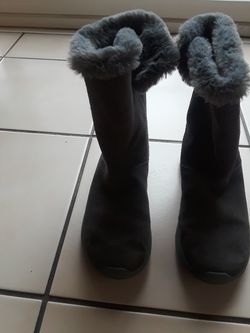 Sketchers boots size 6