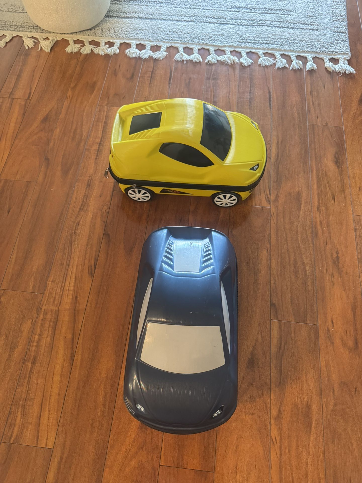 2 kids carry-On For Sale  like new it’s was my kids now the growing Up, They Don’t Need It Anymore, each 35 USD