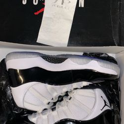 DEADSTOCK (brand New)Jordan 11 Concord Size 9.5 With Receipts, after Taxes And Fees On Stock X Comes Out To $425 I’m Giving $105 Off 
