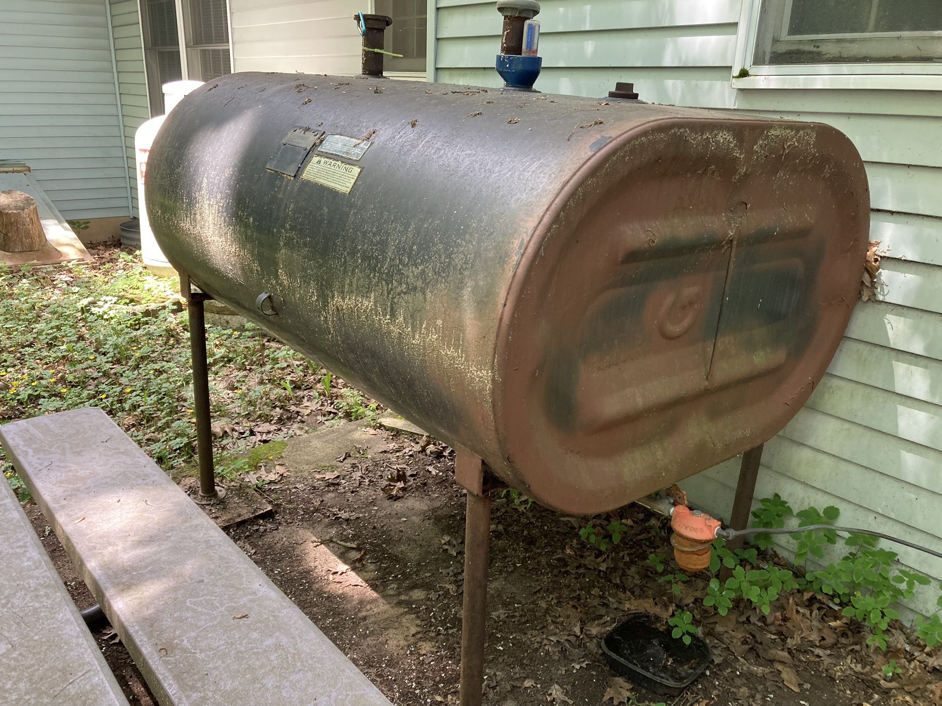 Horizontal Oil Tank 275 Gallons