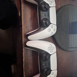 White Ps5 Controllers(no Box Came With Ps Bundle)