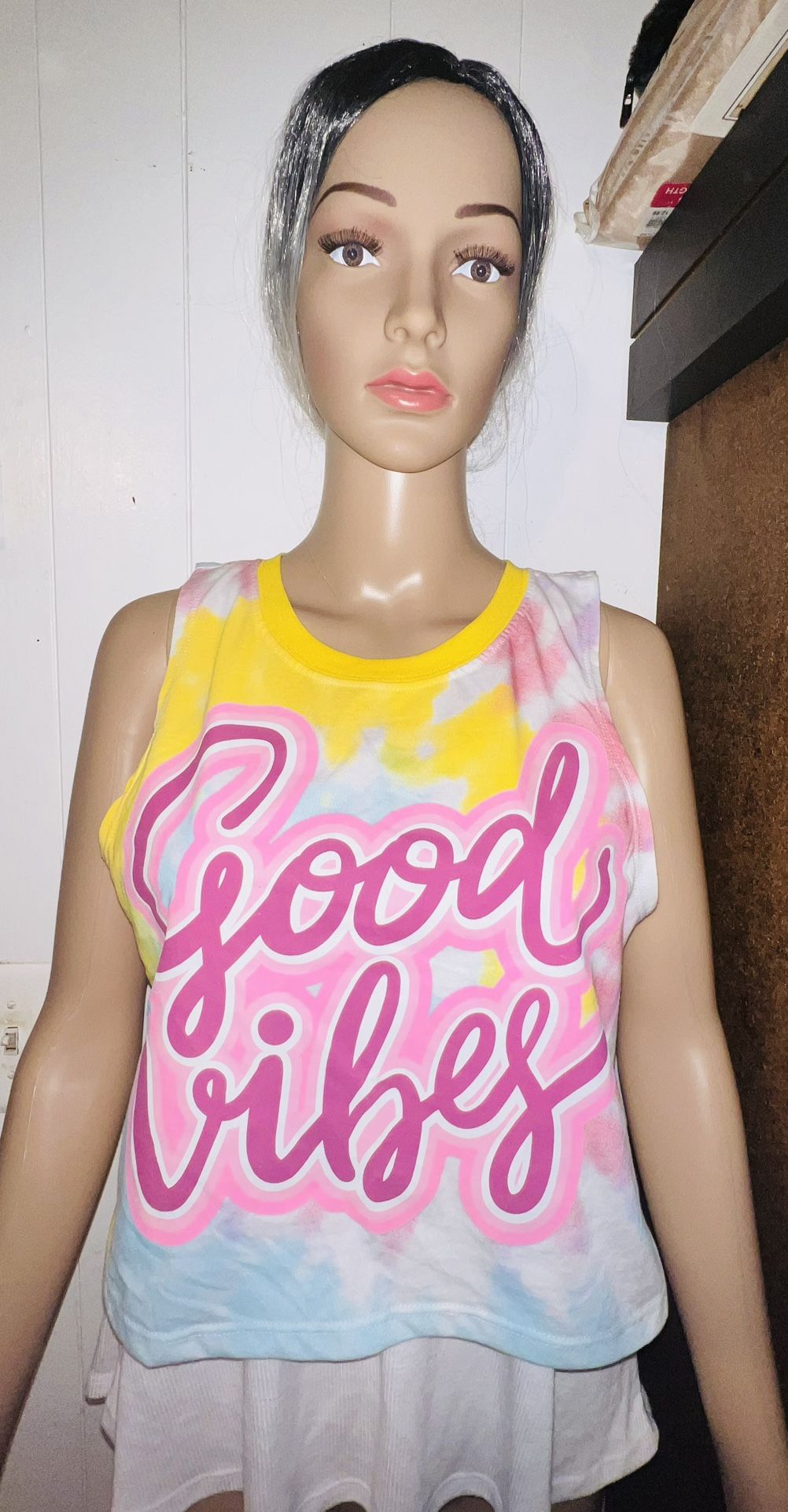 Beautiful women’s tops shirt size (L) only $10