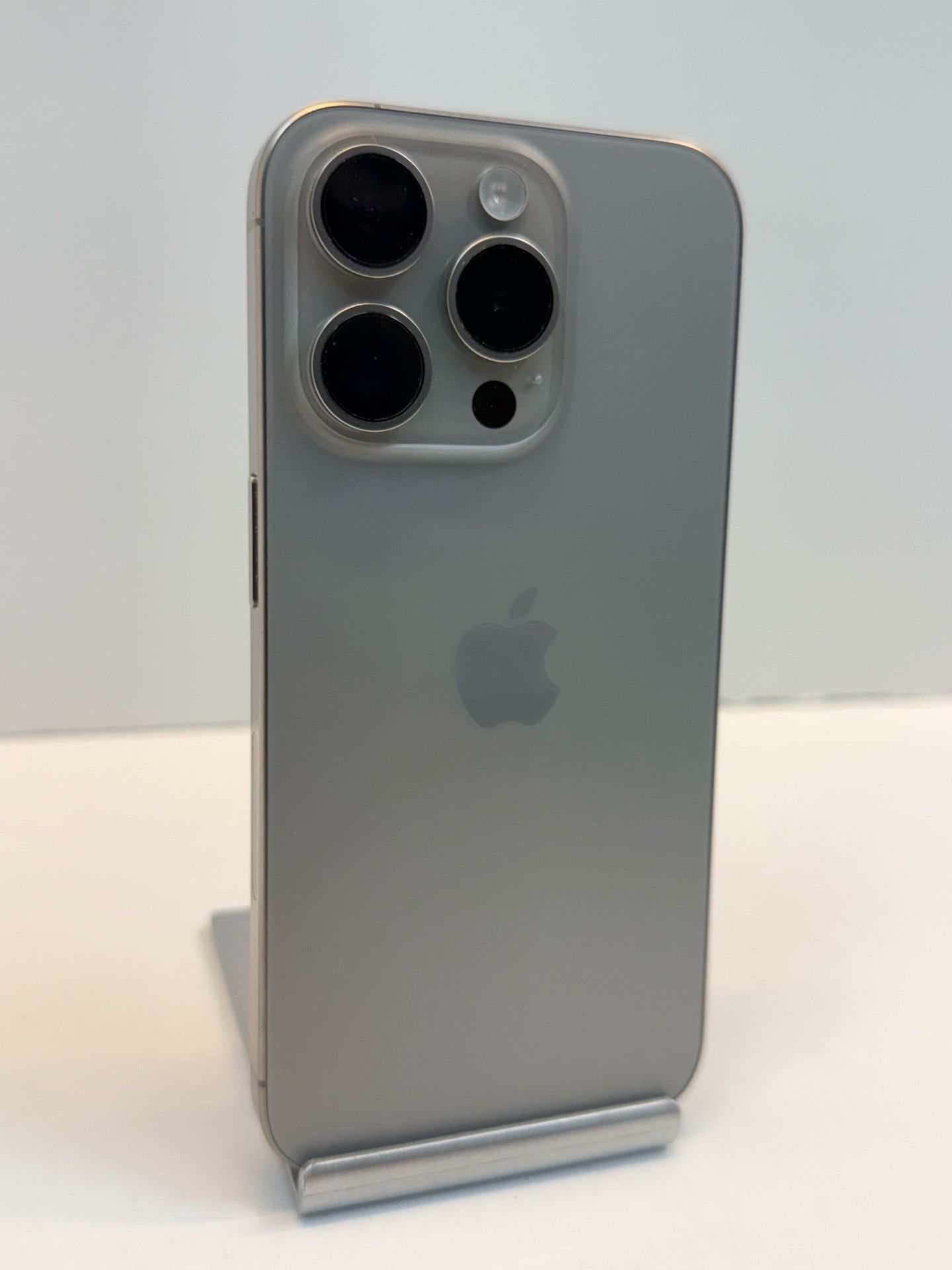 Apple iPhone 15 PRO 128gb. ( Fully Unlocked Phone )