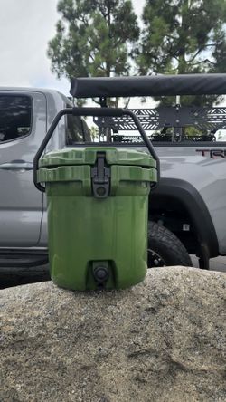 XSPEC 5 GALLON ROTOMOLDED BEVERAGE COOLER DISPENSER OUTDOOR ICE BUCKET