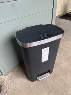 Great deal over half price New Brightroom locking step waste bucket w lid