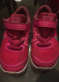 Girls Nike’s size 10c