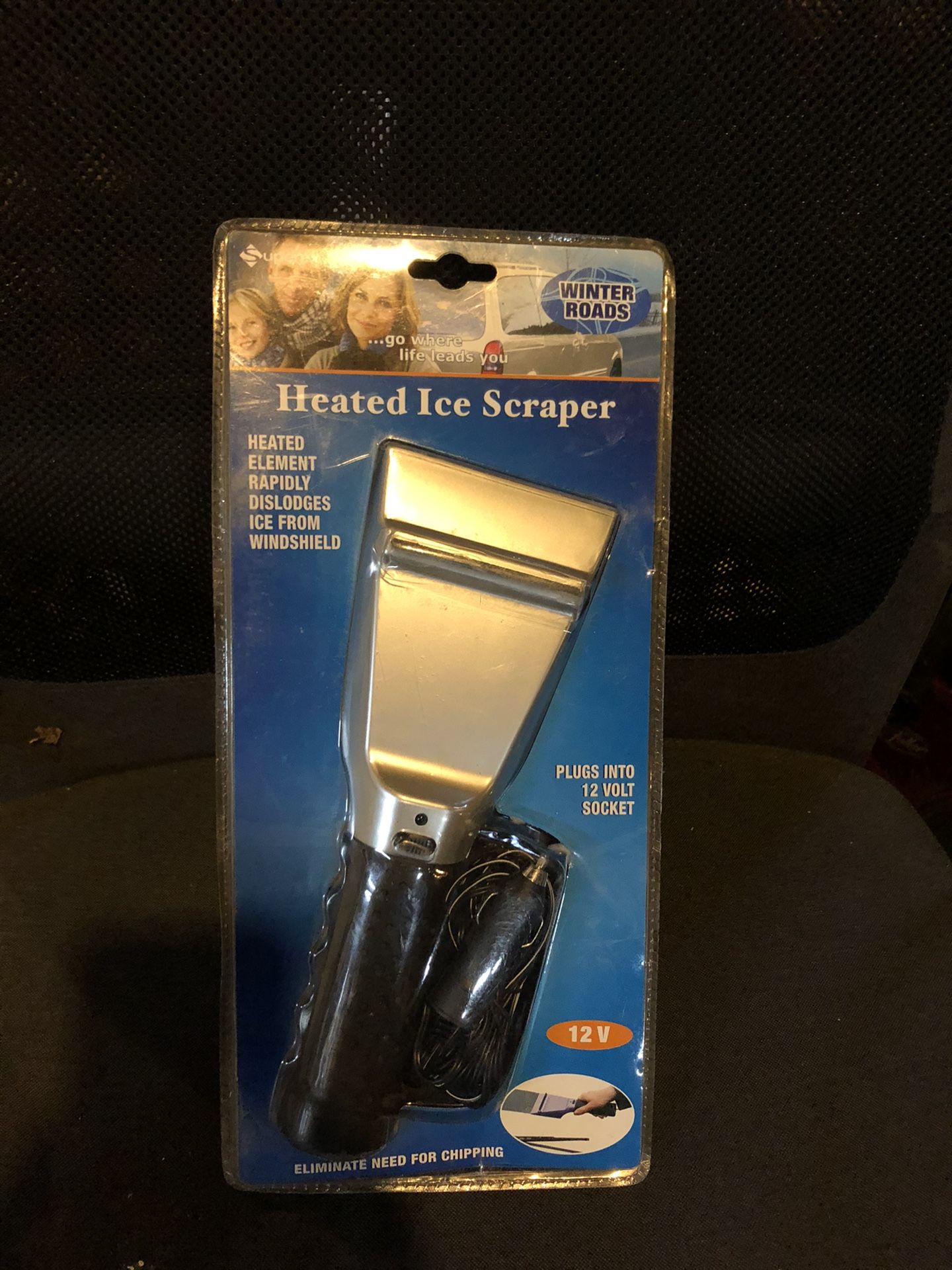 Heated windshield scraper