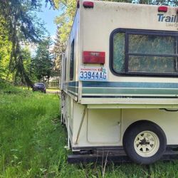 1992 Trail Manor Pop up camp trailer
