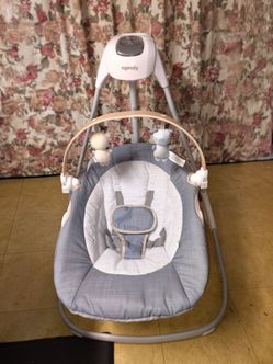 Baby swing/ plays music has timer