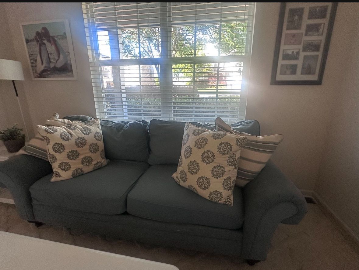 Haverty’s Living Room Suit
